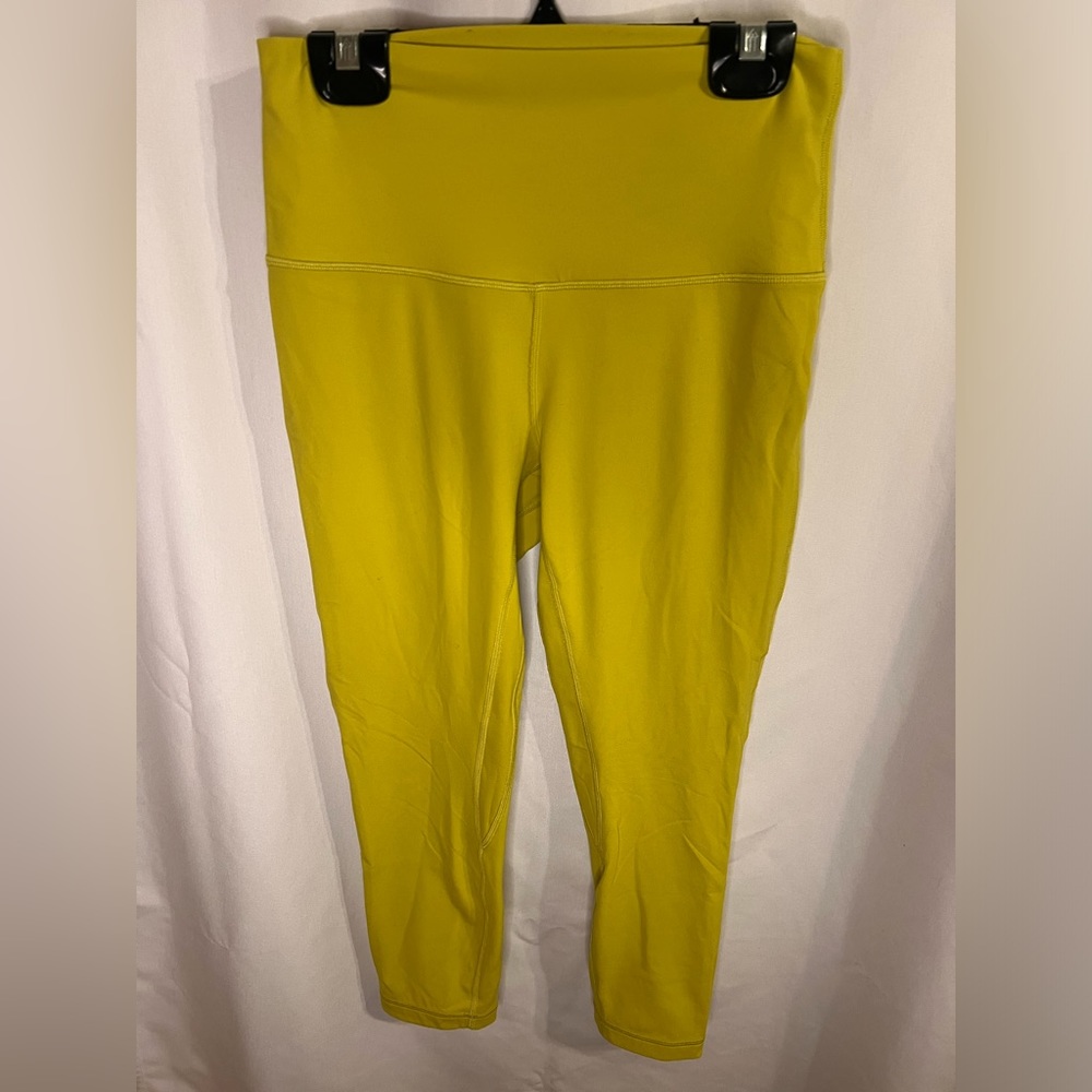 Lululemon Align High-Rise Crop 23"
Yellow Serpentine Size 6